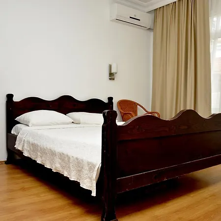 Selanikli Pansiyon Homestay Heybeliada